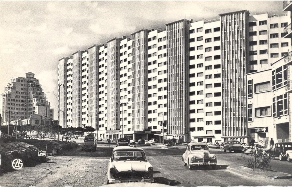 ORAN IMMEUBLE DE LATTRE DE TASSIGNY.JPG
